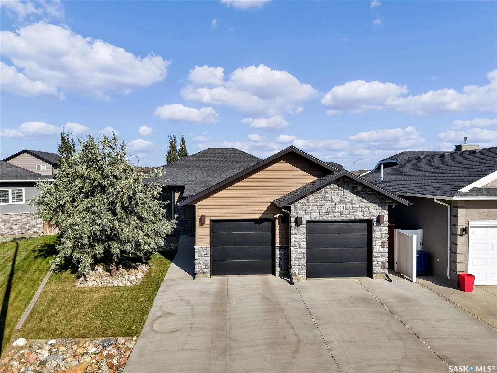 424 Lyle CRESCENT