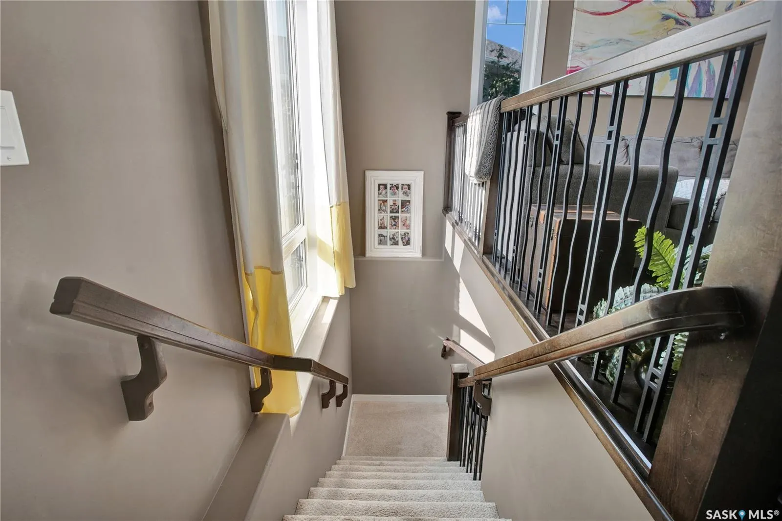 424 Lyle CRESCENT