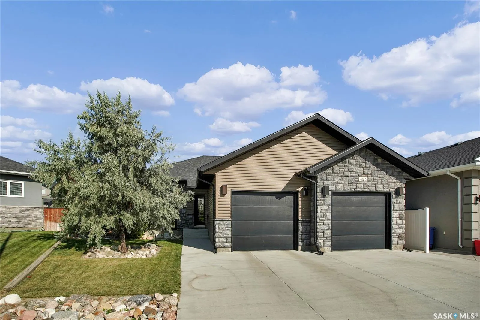 424 Lyle CRESCENT