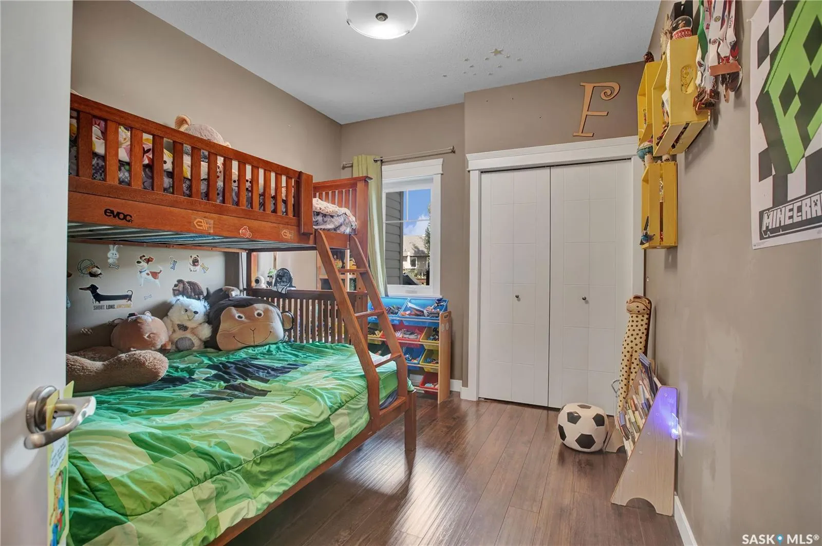 424 Lyle CRESCENT