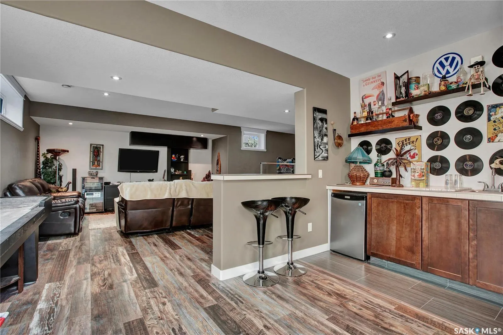 424 Lyle CRESCENT