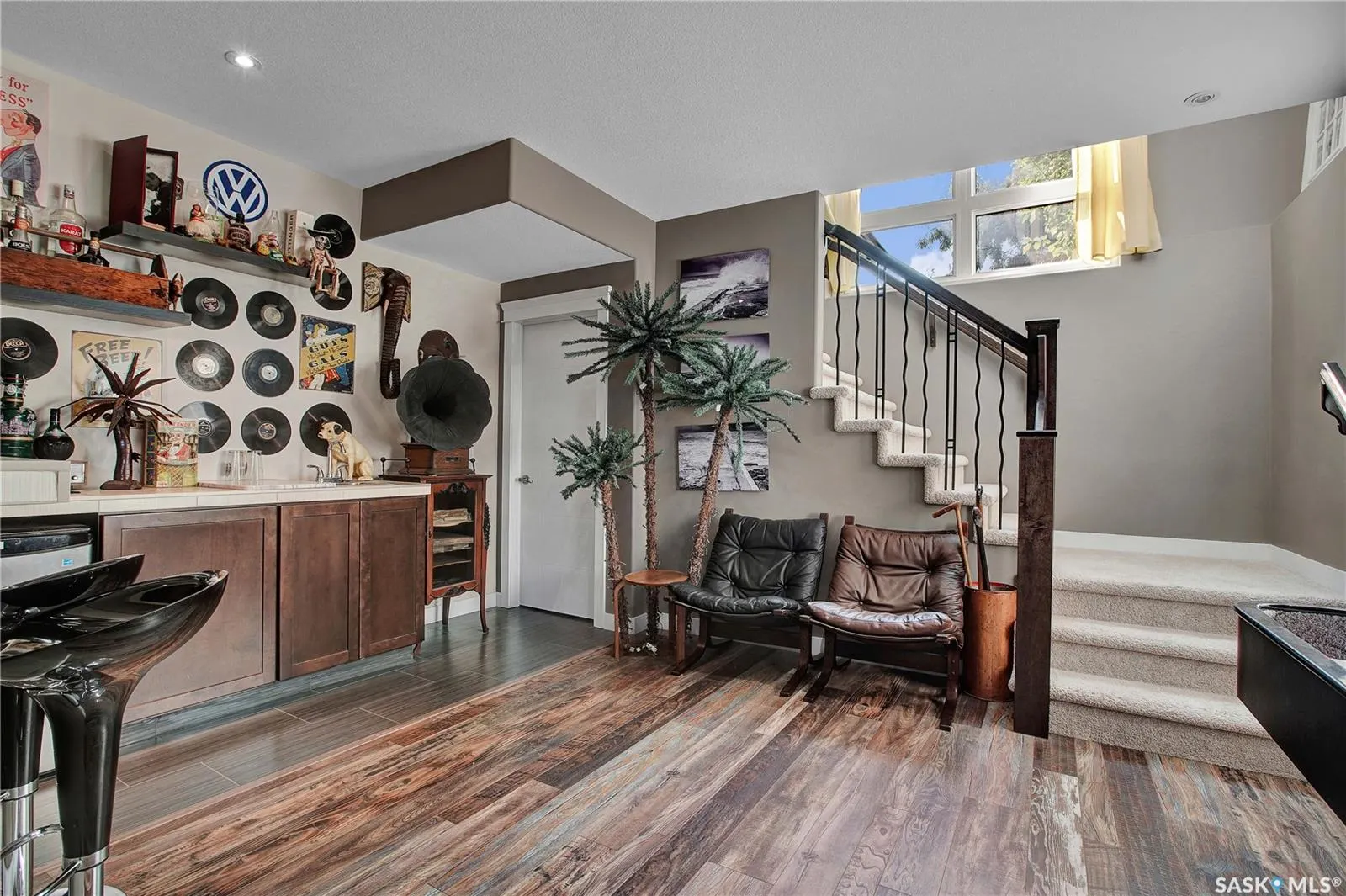 424 Lyle CRESCENT