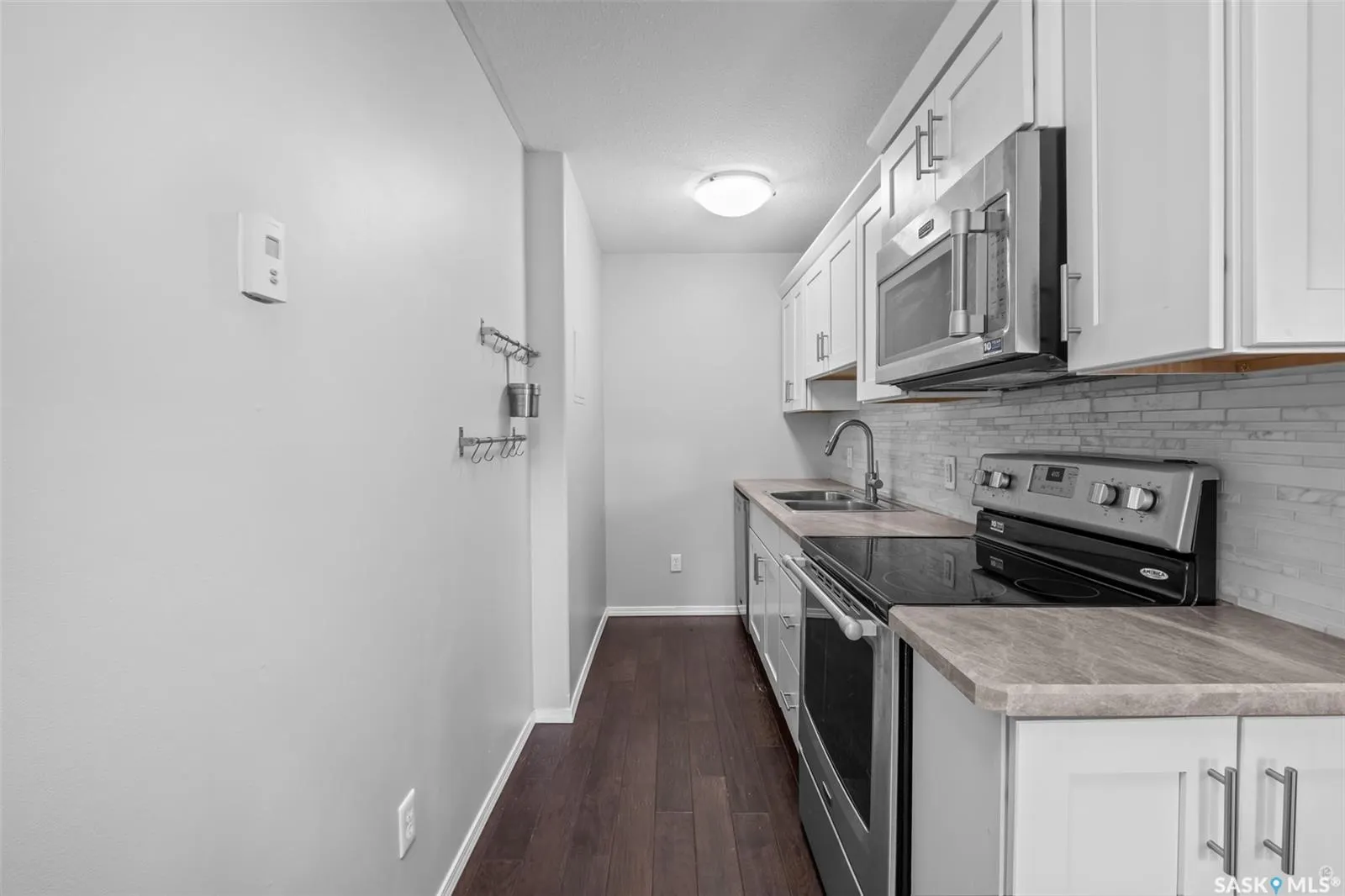 586 River STREET E, #105