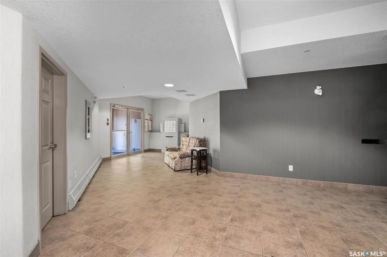 586 River STREET E, #105