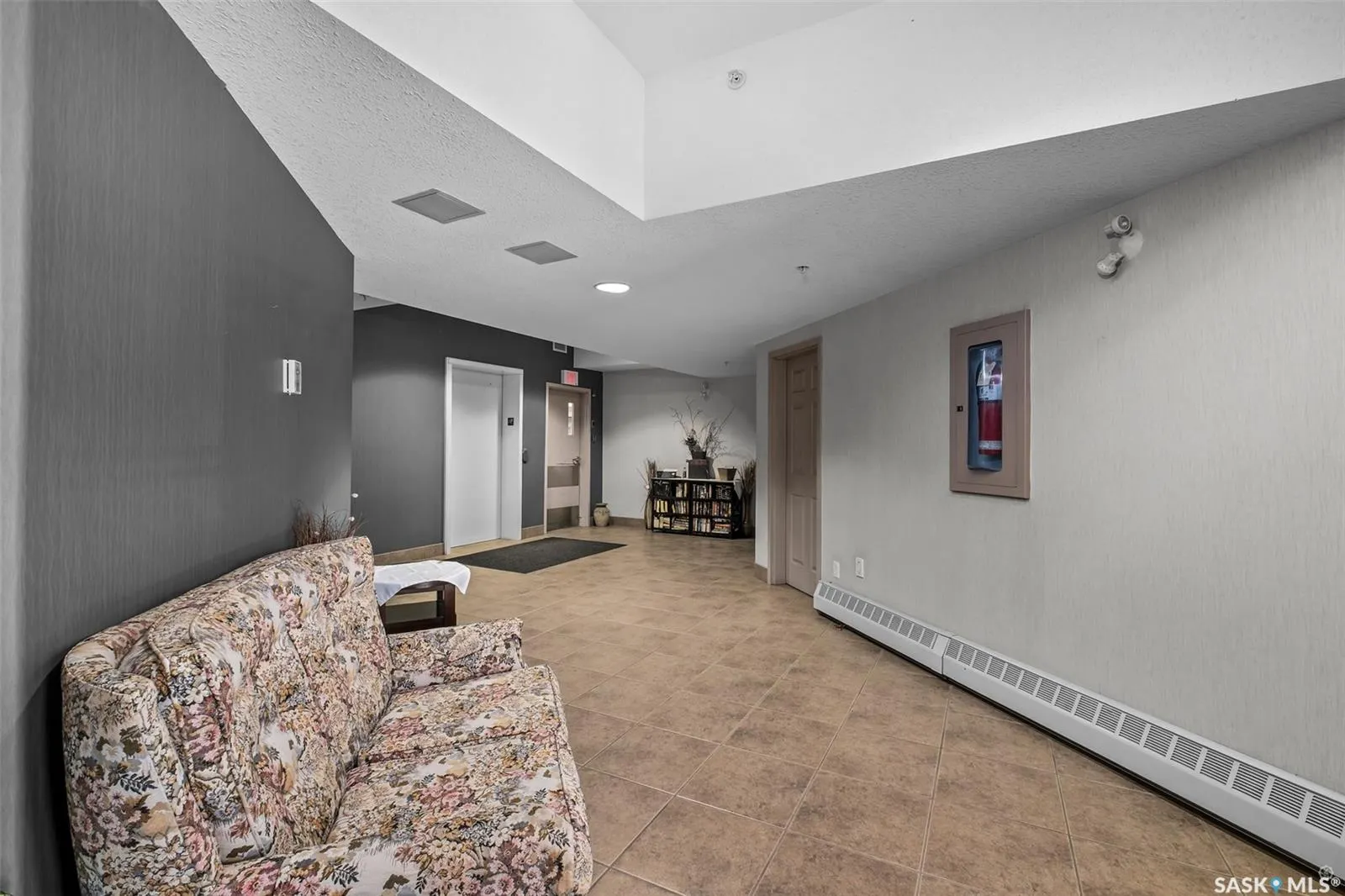 586 River STREET E, #105