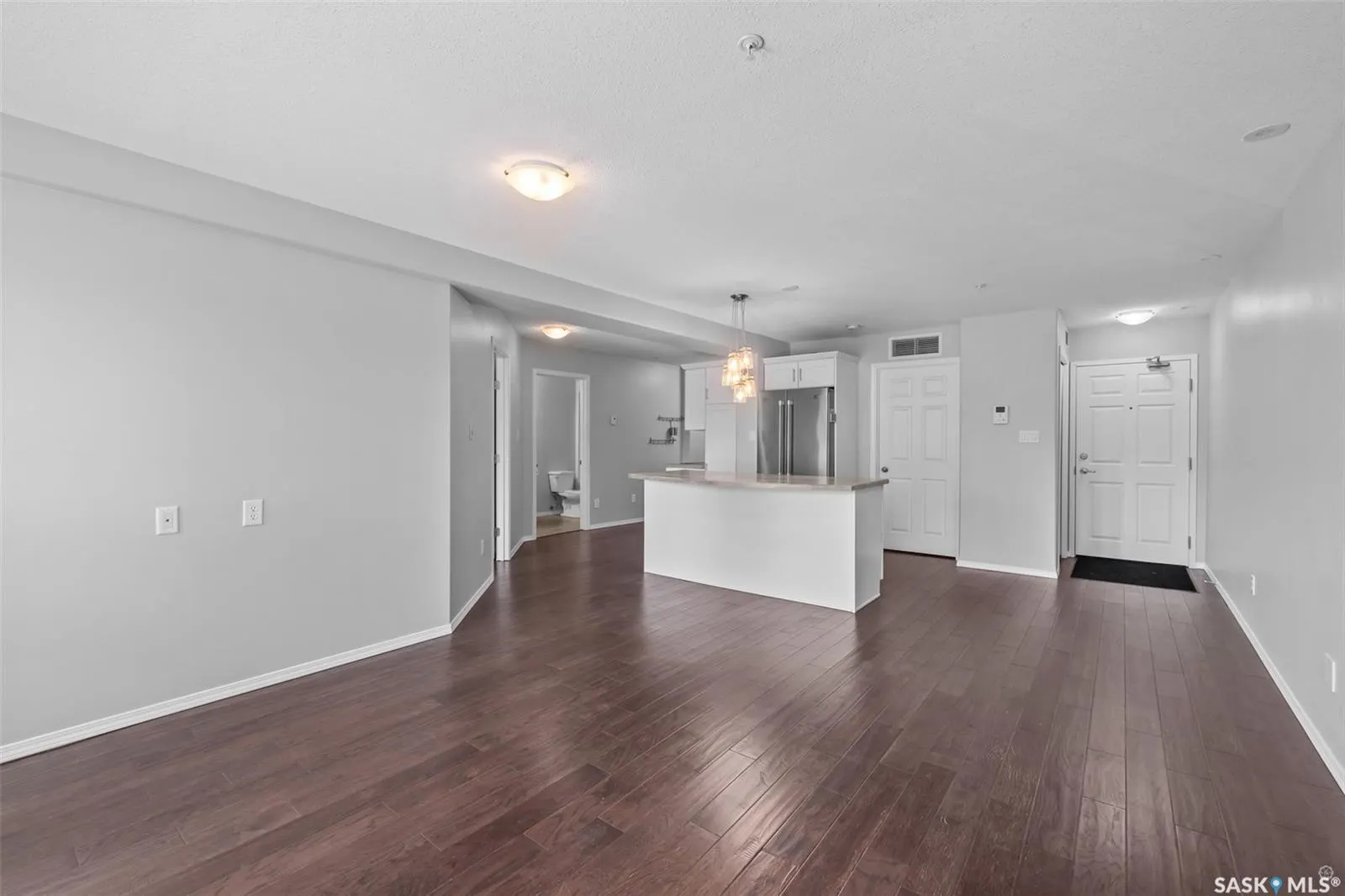 586 River STREET E, #105