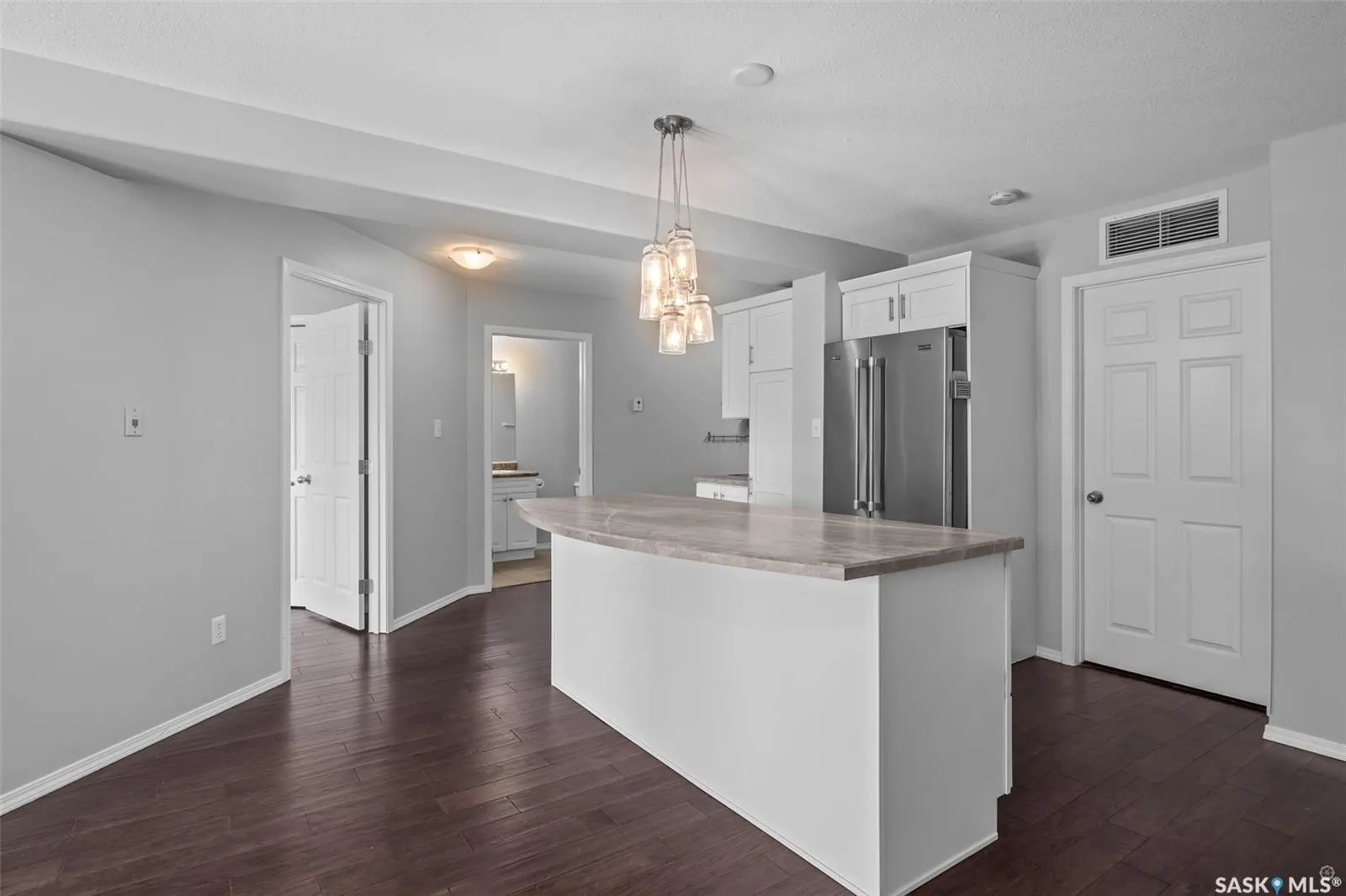 586 River STREET E, #105