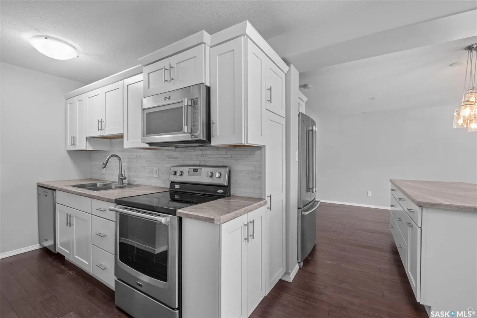 586 River STREET E, #105