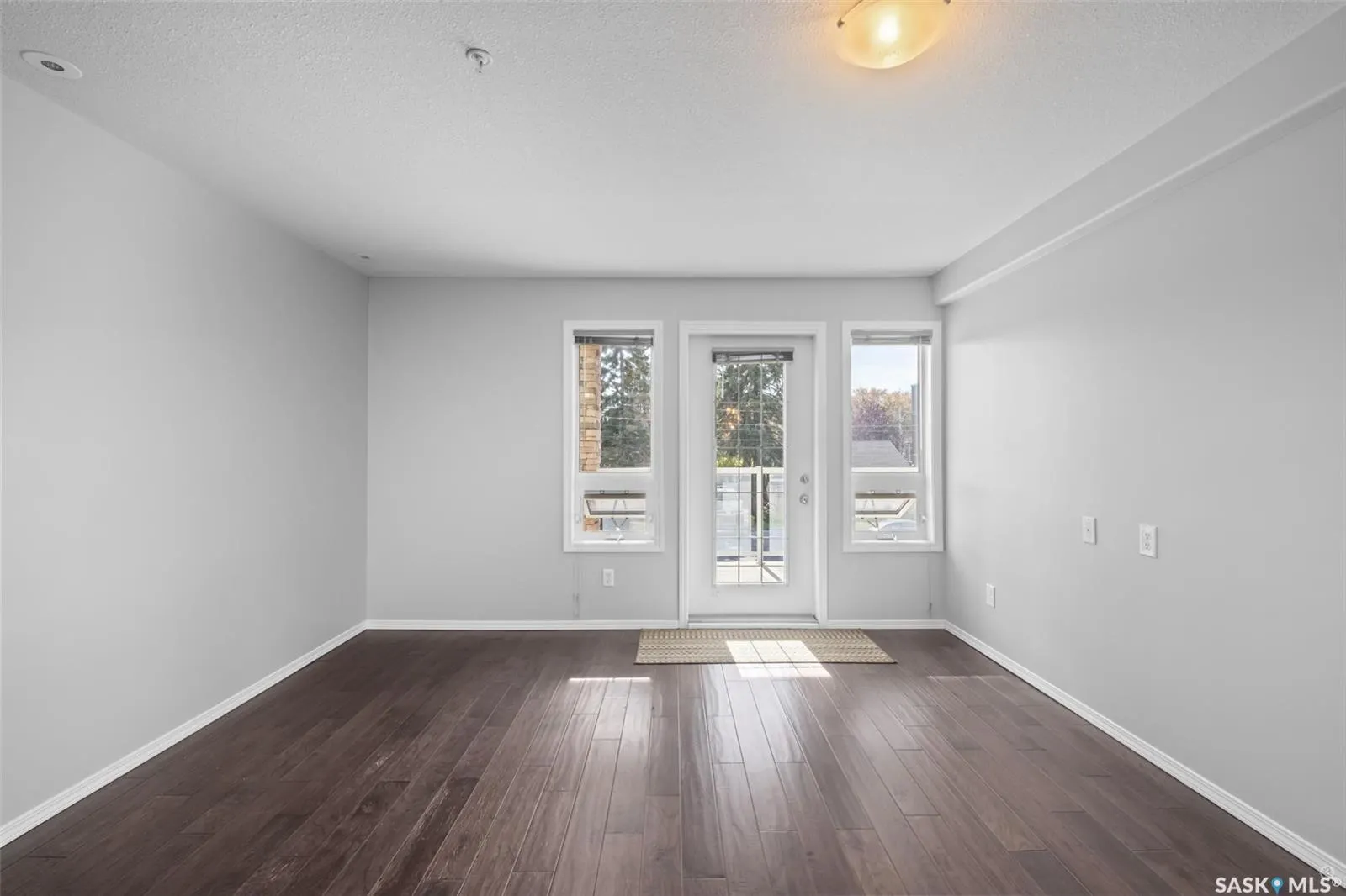 586 River STREET E, #105