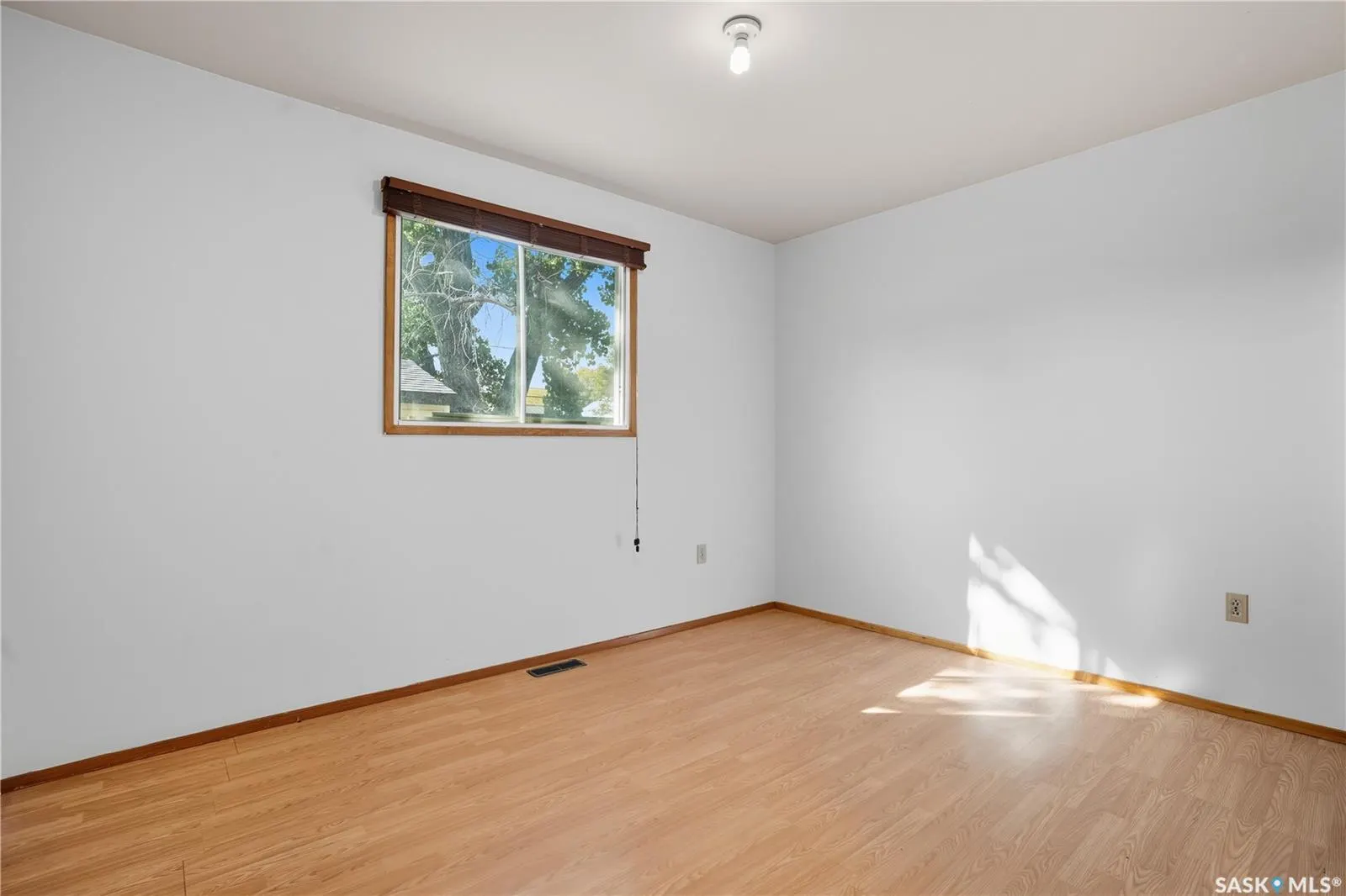 244 5th AVENUE E