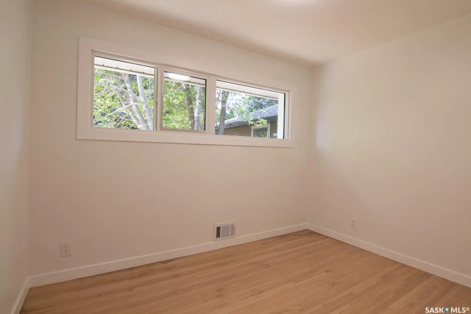 2526 Broadway AVENUE