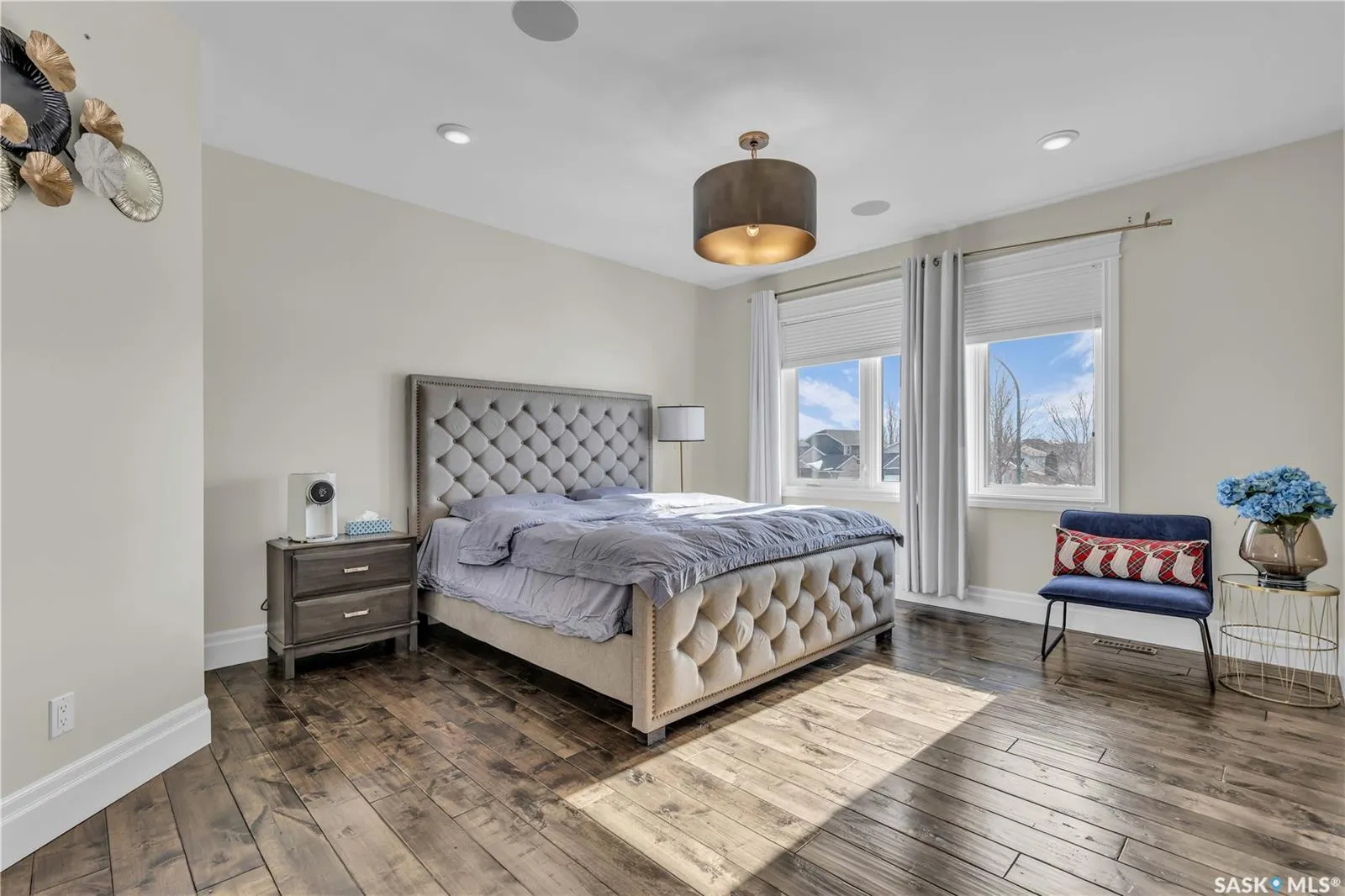 438 Horlick MANOR