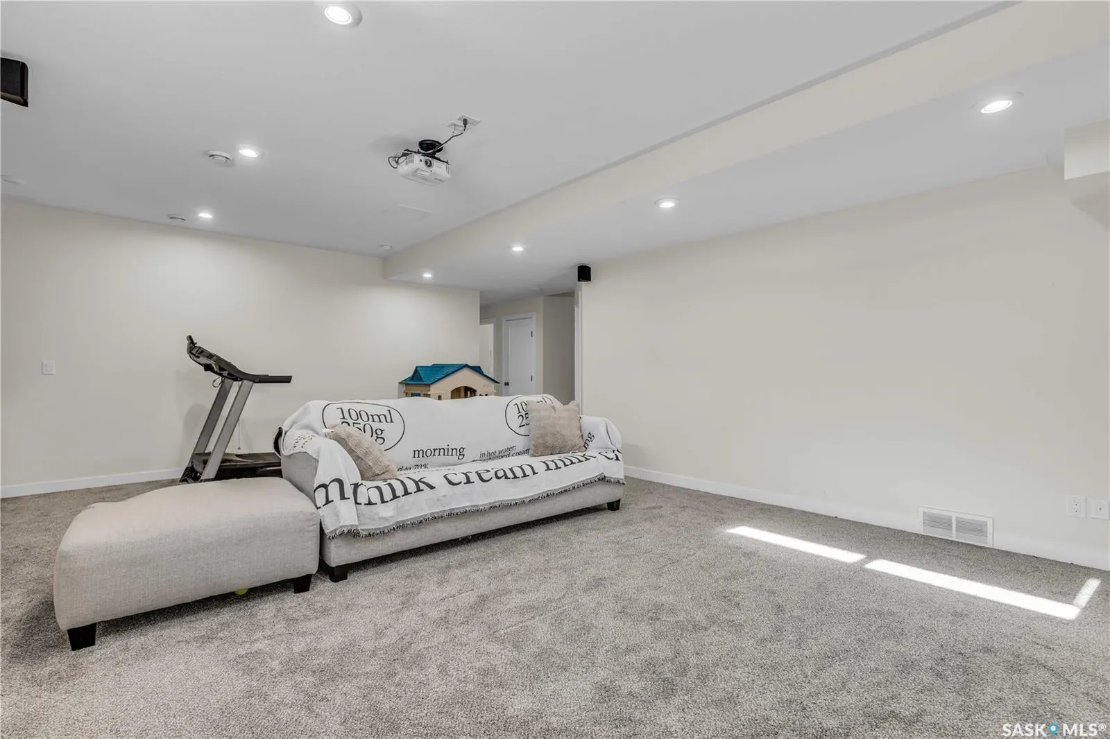 438 Horlick MANOR