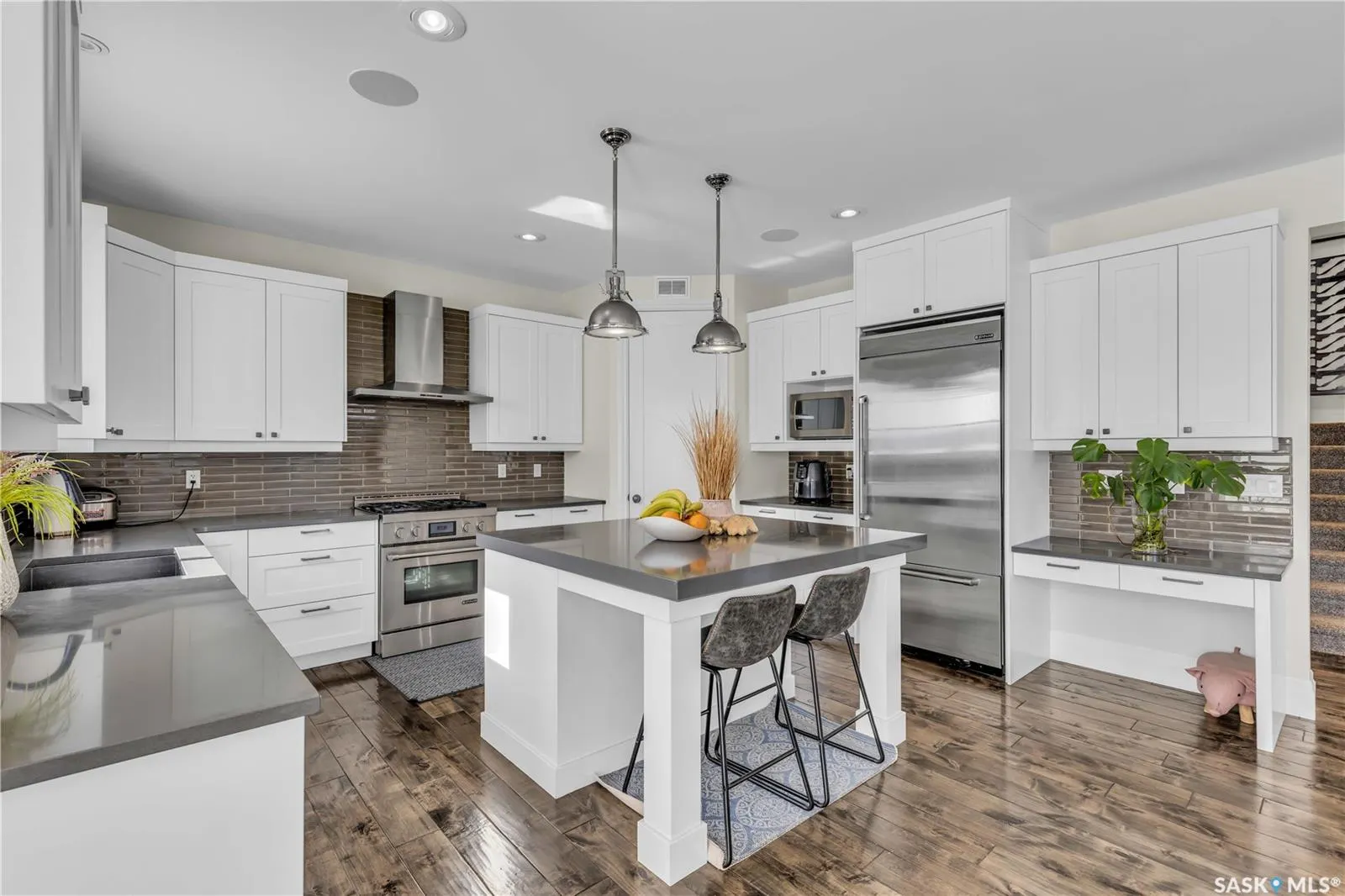 438 Horlick MANOR