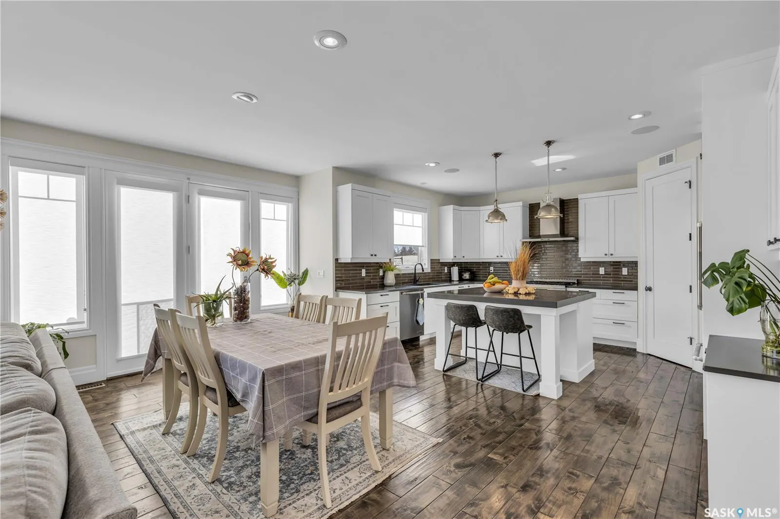 438 Horlick MANOR