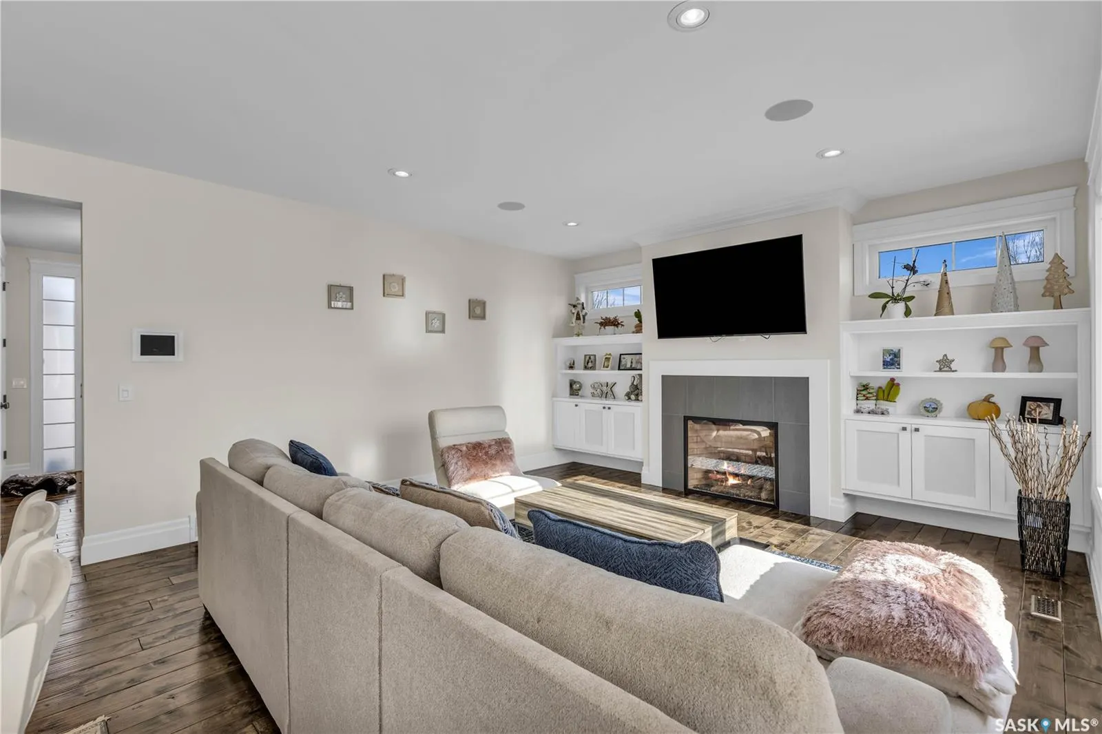 438 Horlick MANOR