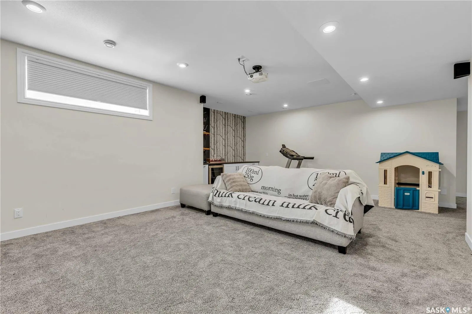 438 Horlick MANOR