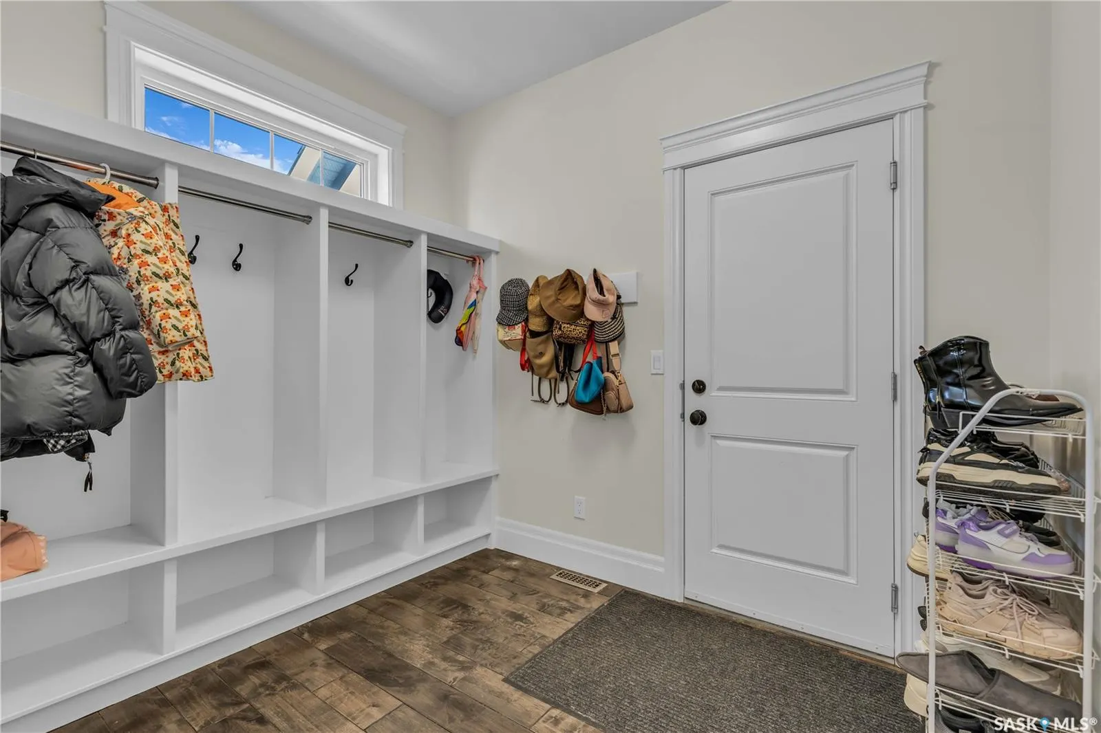 438 Horlick MANOR