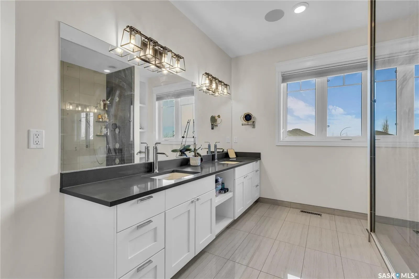 438 Horlick MANOR