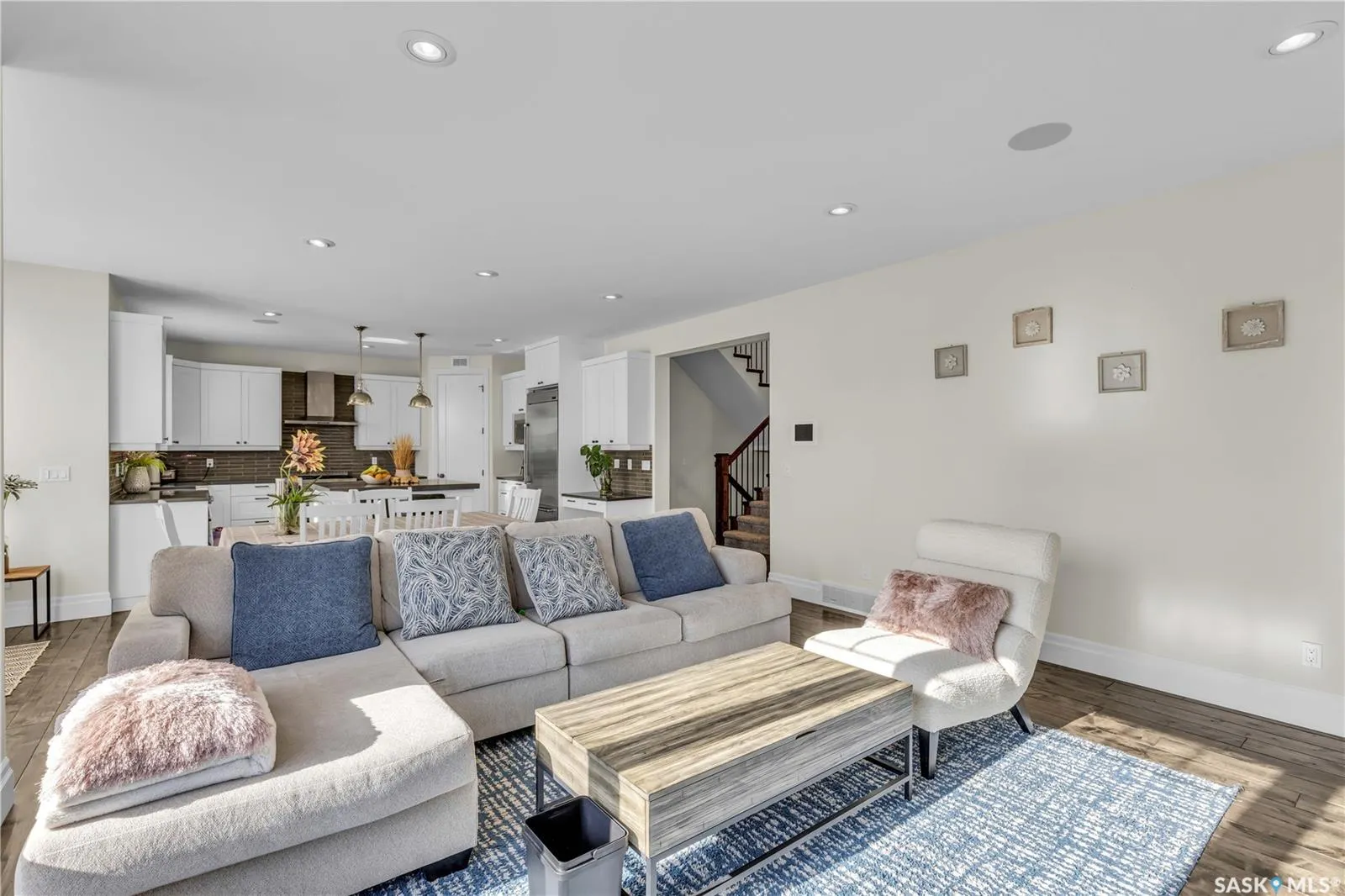 438 Horlick MANOR