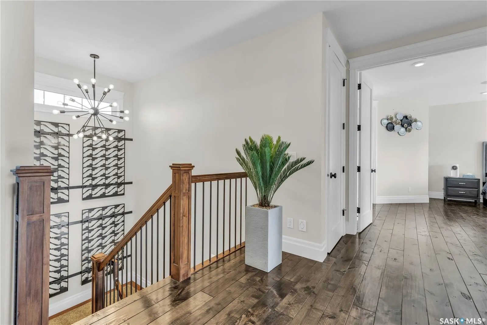 438 Horlick MANOR