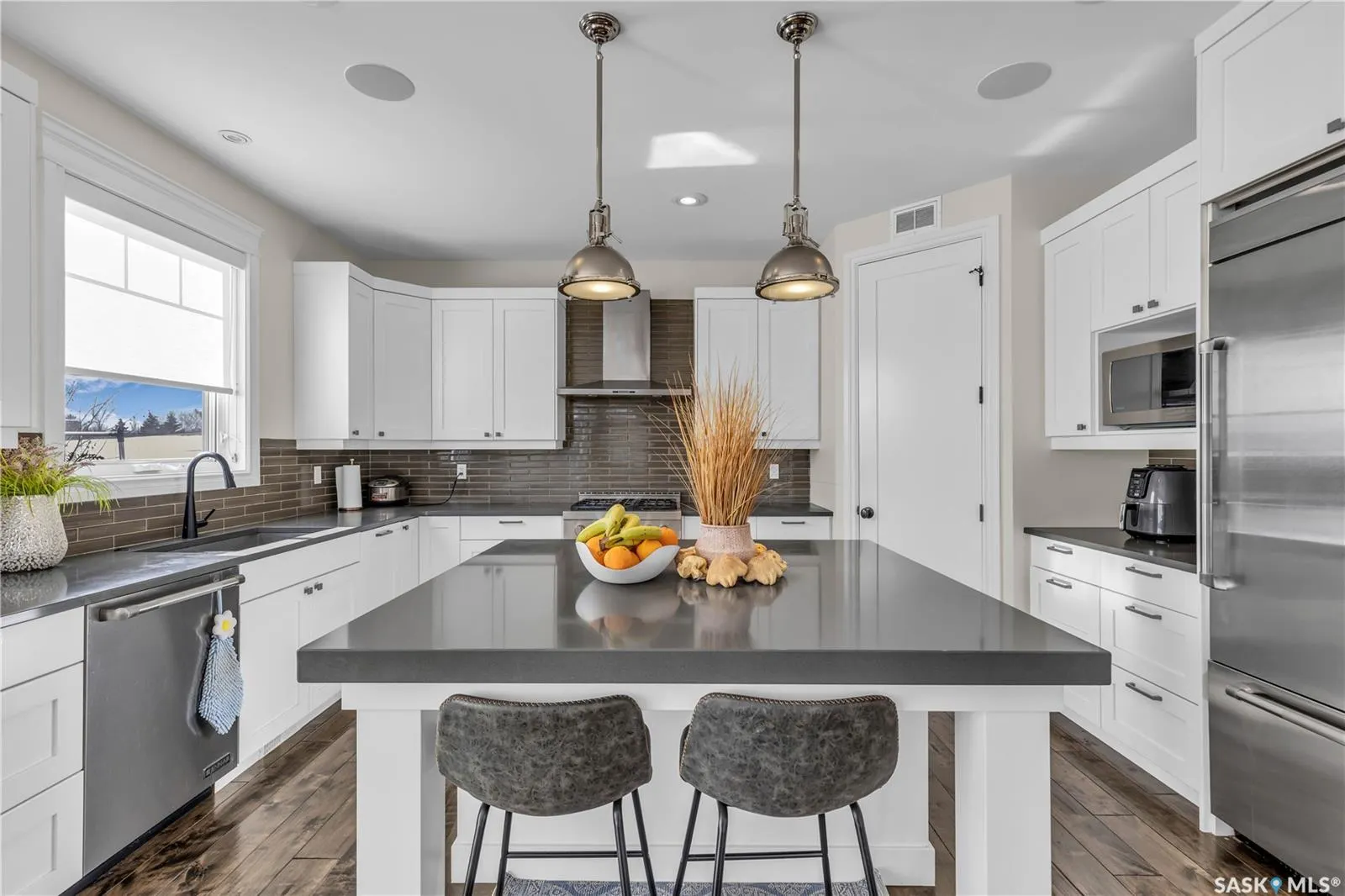 438 Horlick MANOR