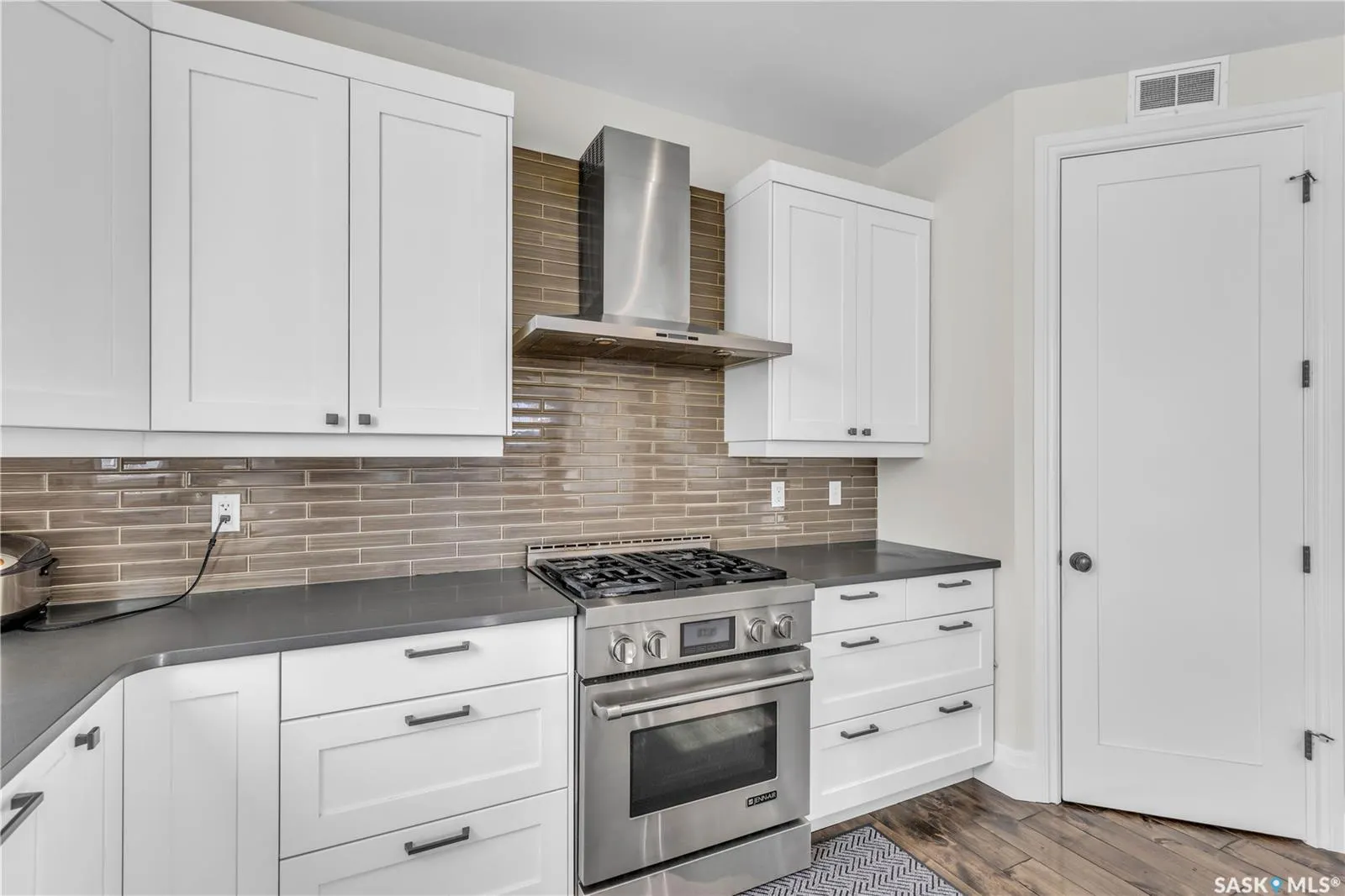 438 Horlick MANOR