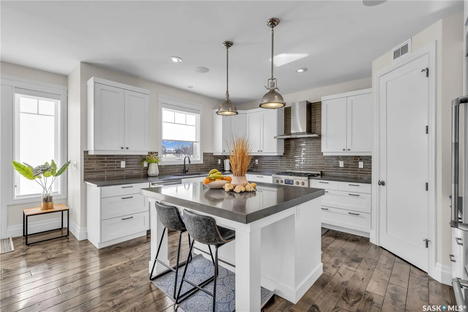 438 Horlick MANOR