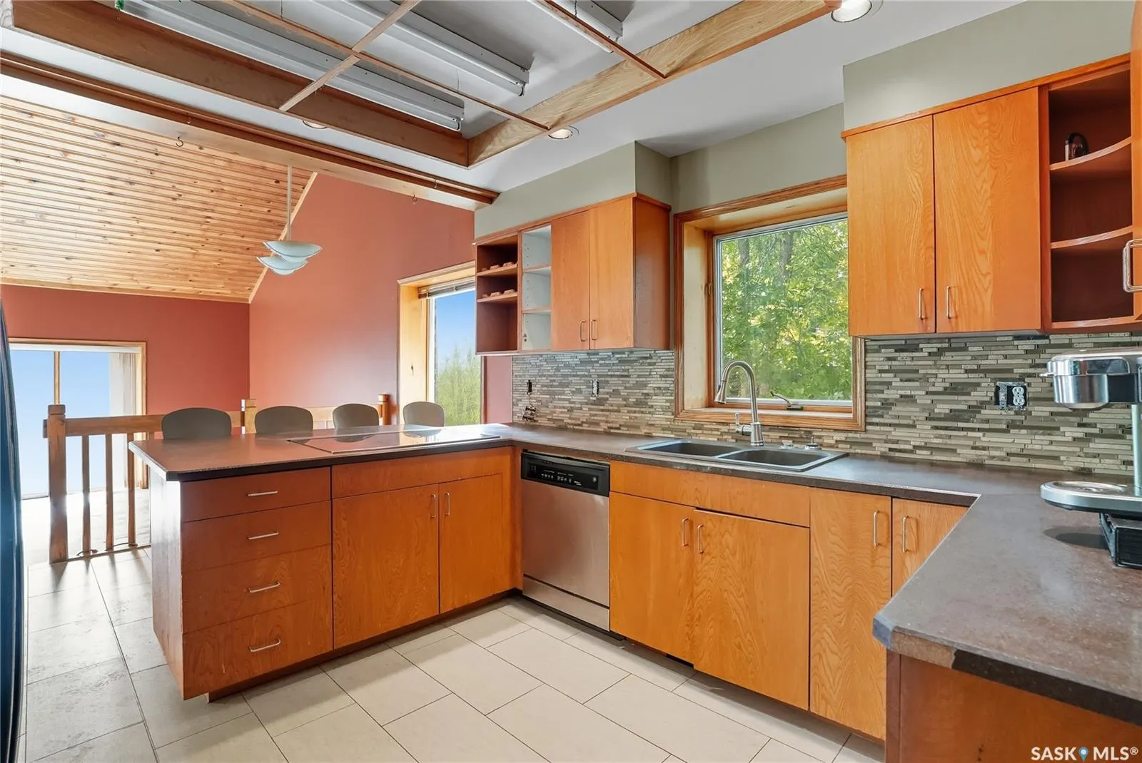 511 AE Adams CRESCENT