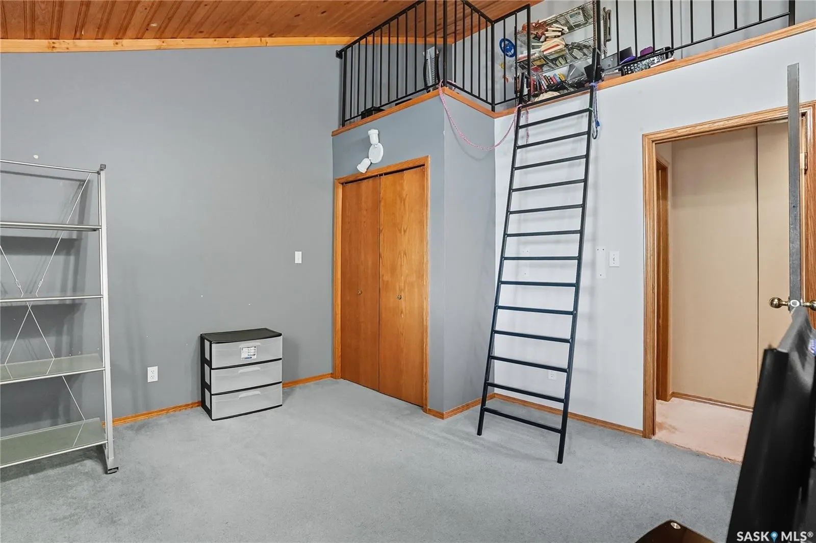 511 AE Adams CRESCENT