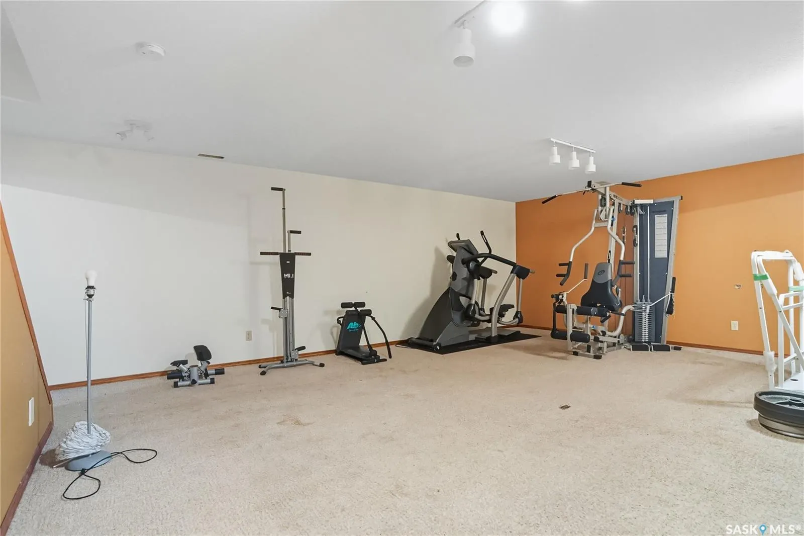 511 AE Adams CRESCENT