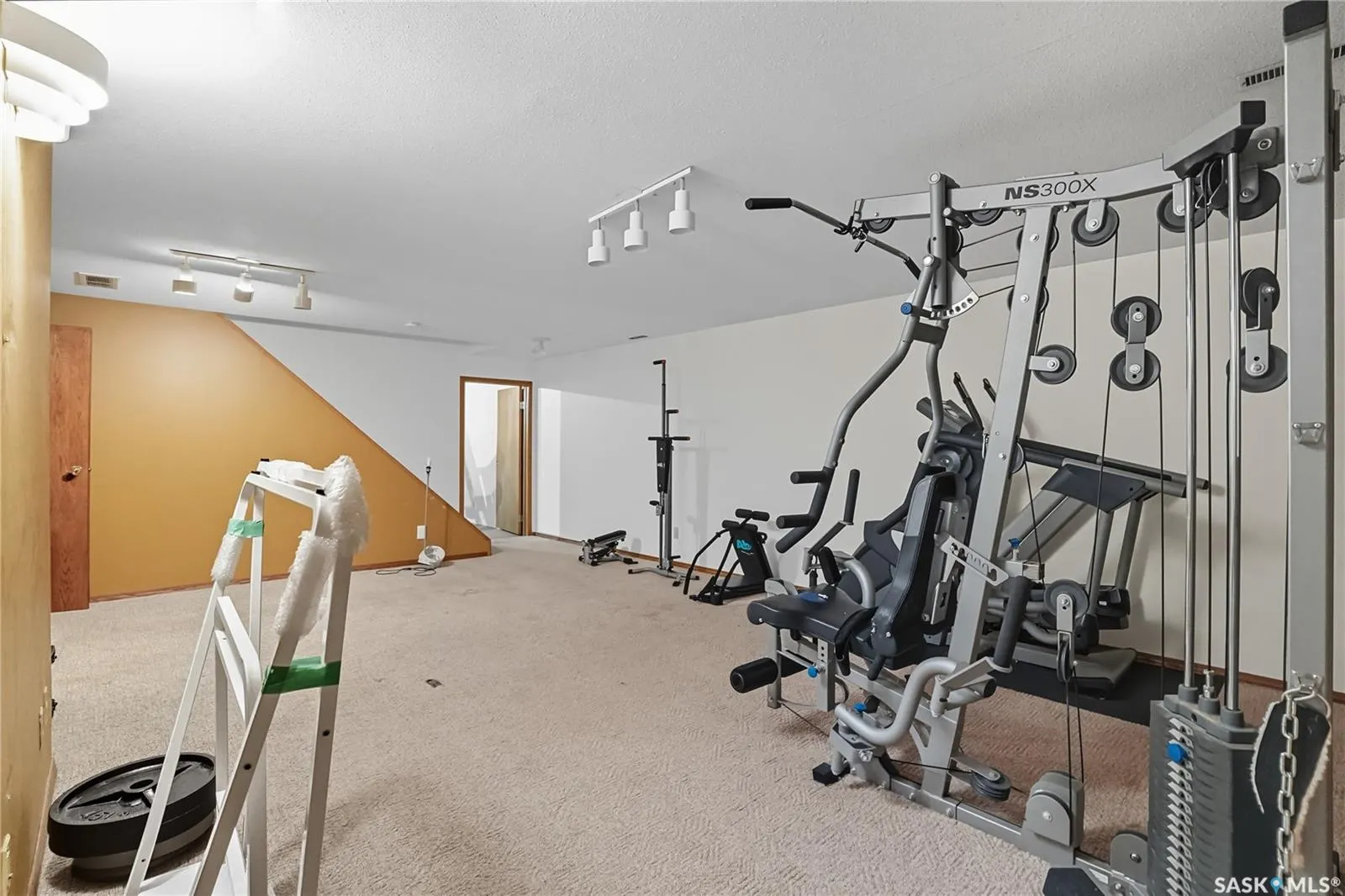 511 AE Adams CRESCENT