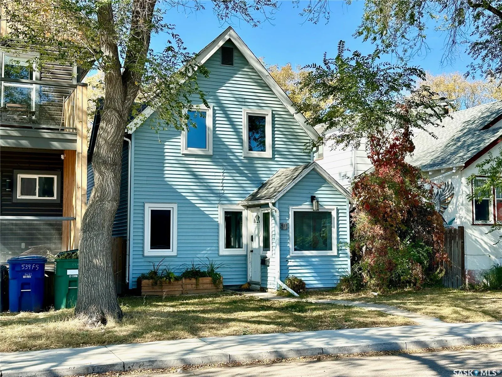 537 F AVENUE S