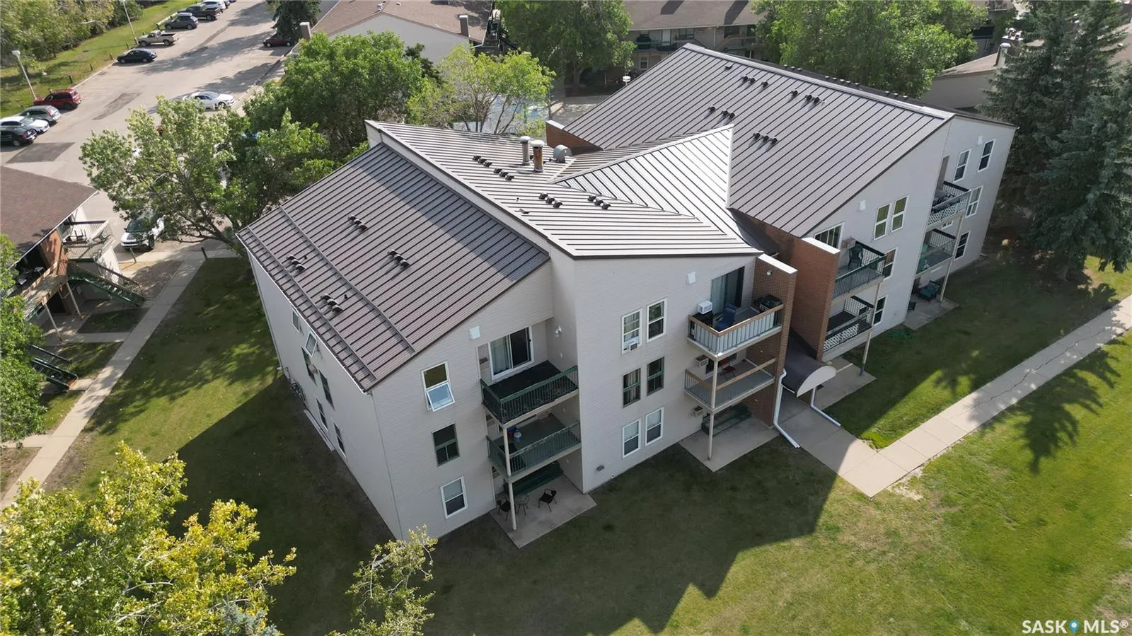 34 NOLLET AVENUE, #102
