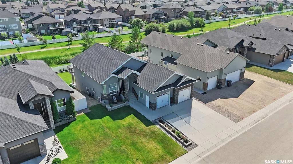 737 Gowan ROAD
