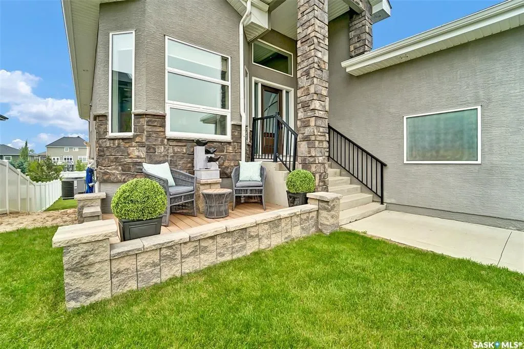 737 Gowan ROAD
