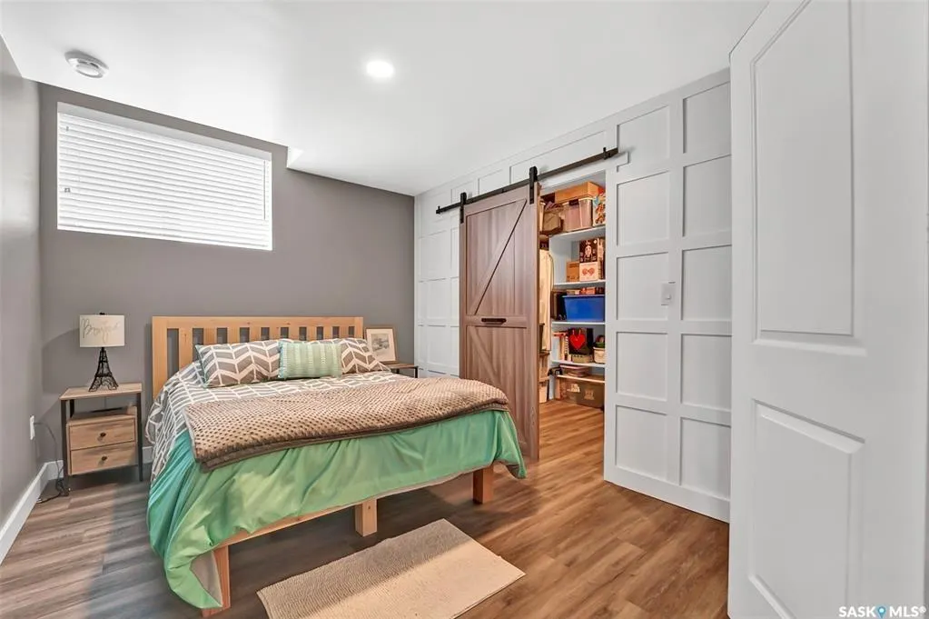 737 Gowan ROAD
