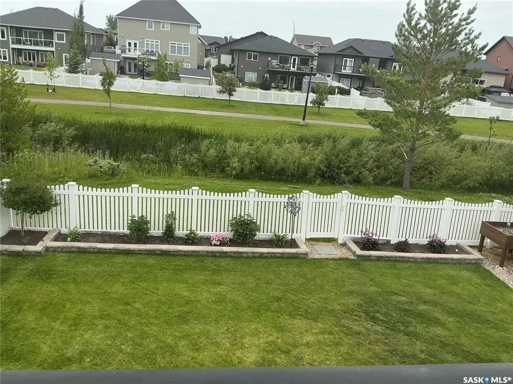 737 Gowan ROAD
