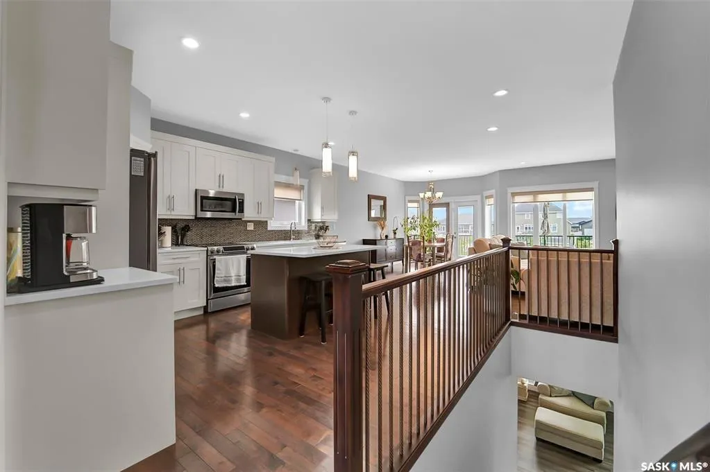 737 Gowan ROAD