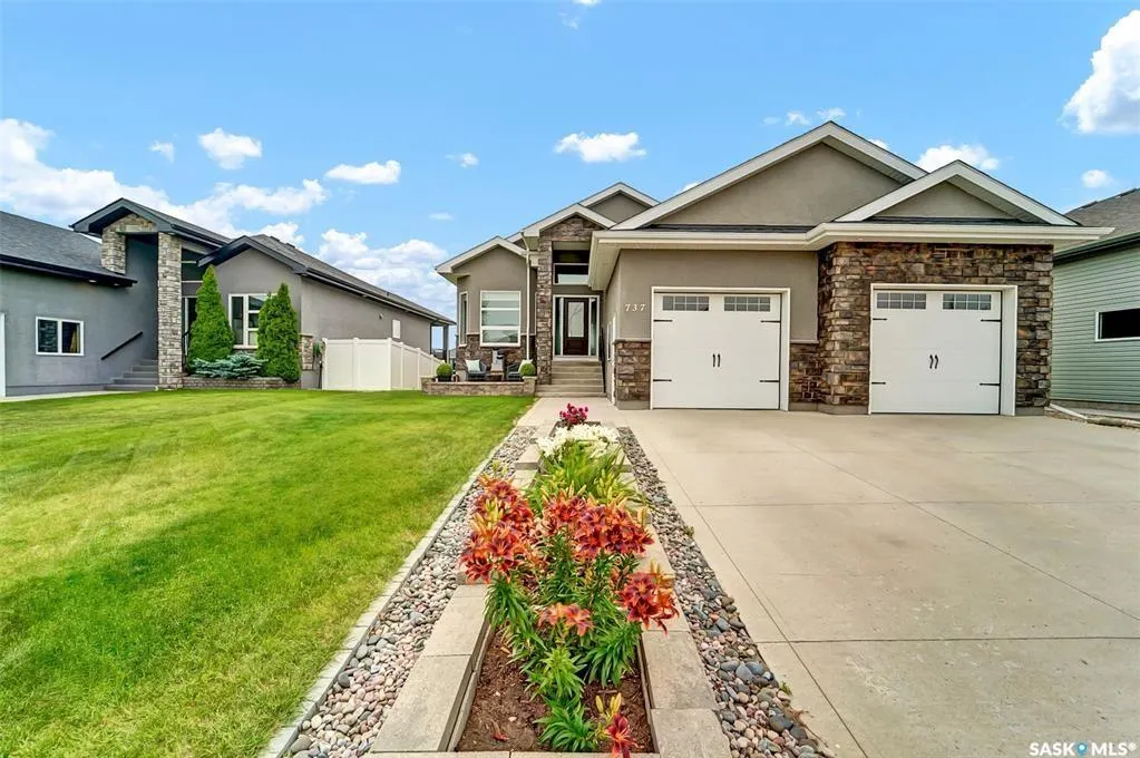 737 Gowan ROAD