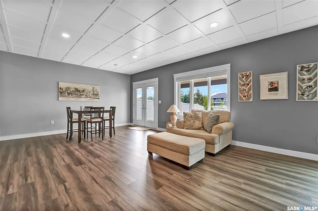 737 Gowan ROAD