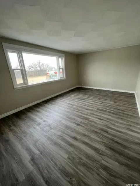 325 & 329 4th AVENUE SW