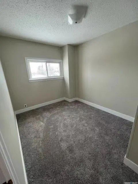 325 & 329 4th AVENUE SW