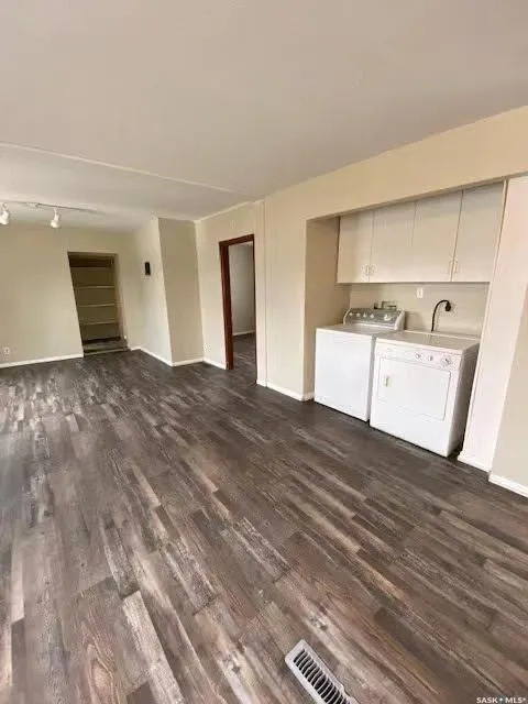 325 & 329 4th AVENUE SW