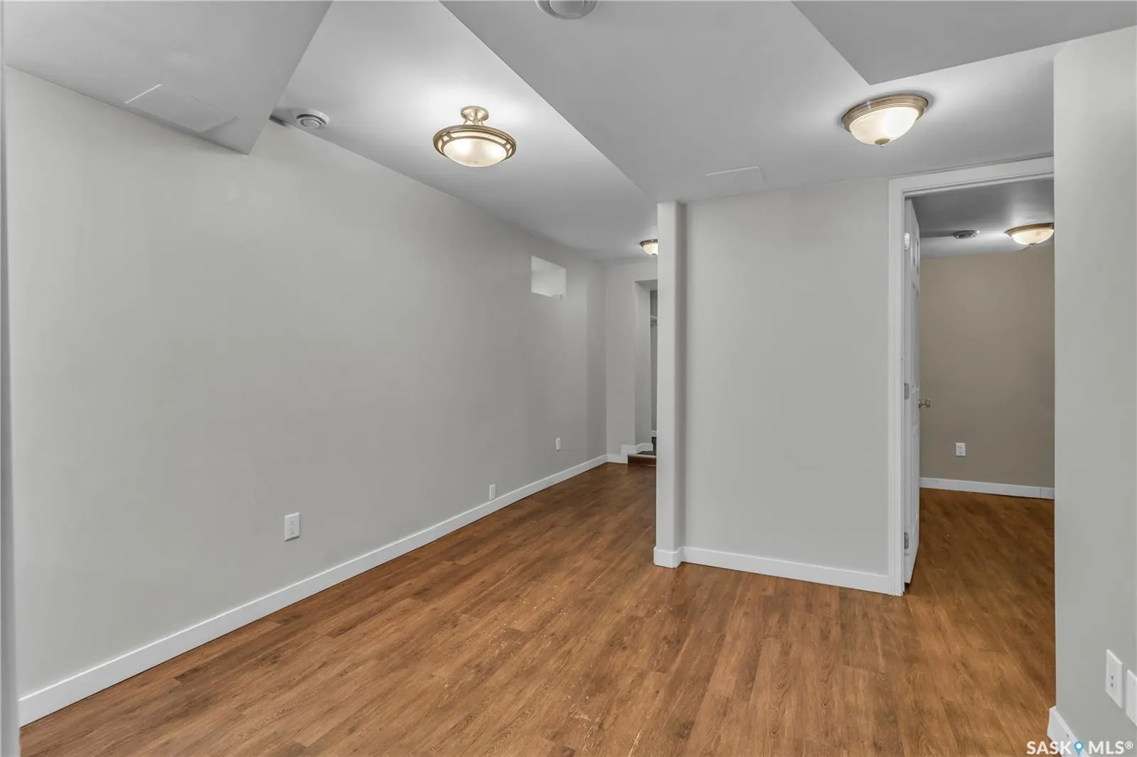 204 4th STREET E