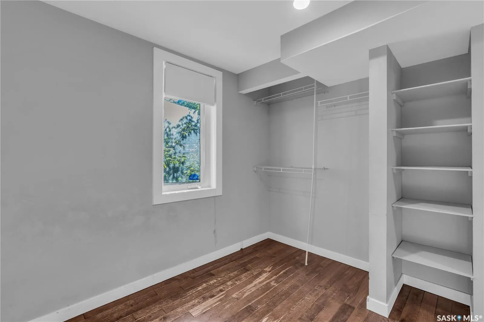 204 4th STREET E