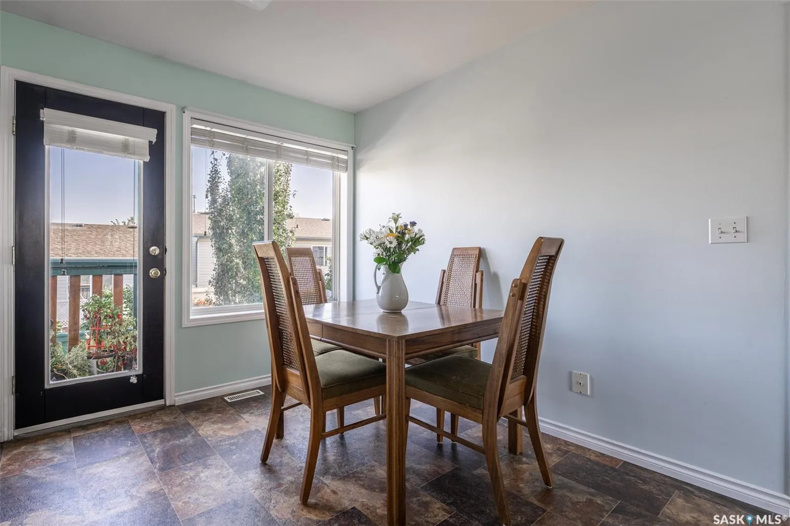 143 Gropper CRESCENT, #13