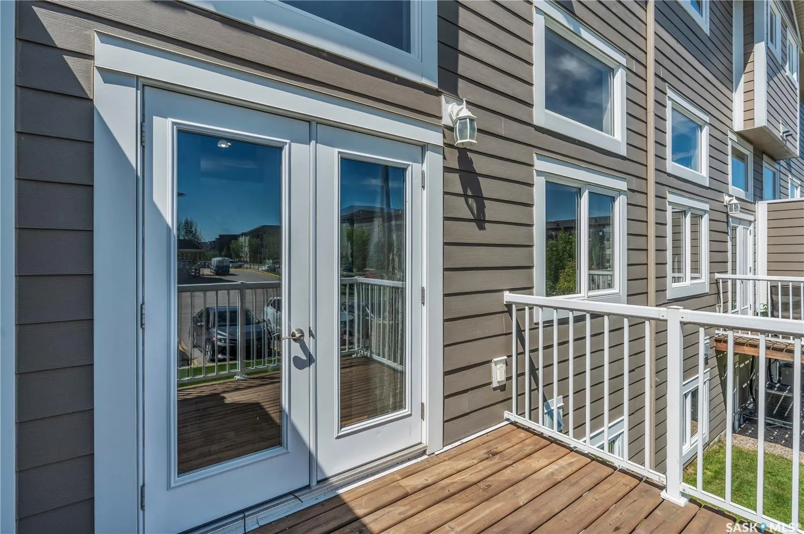 212 Willis CRESCENT, #103