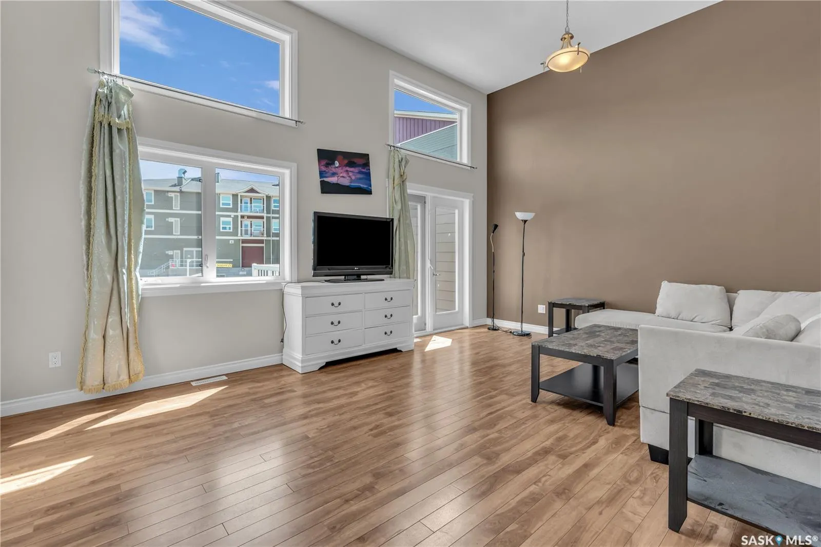 212 Willis CRESCENT, #103