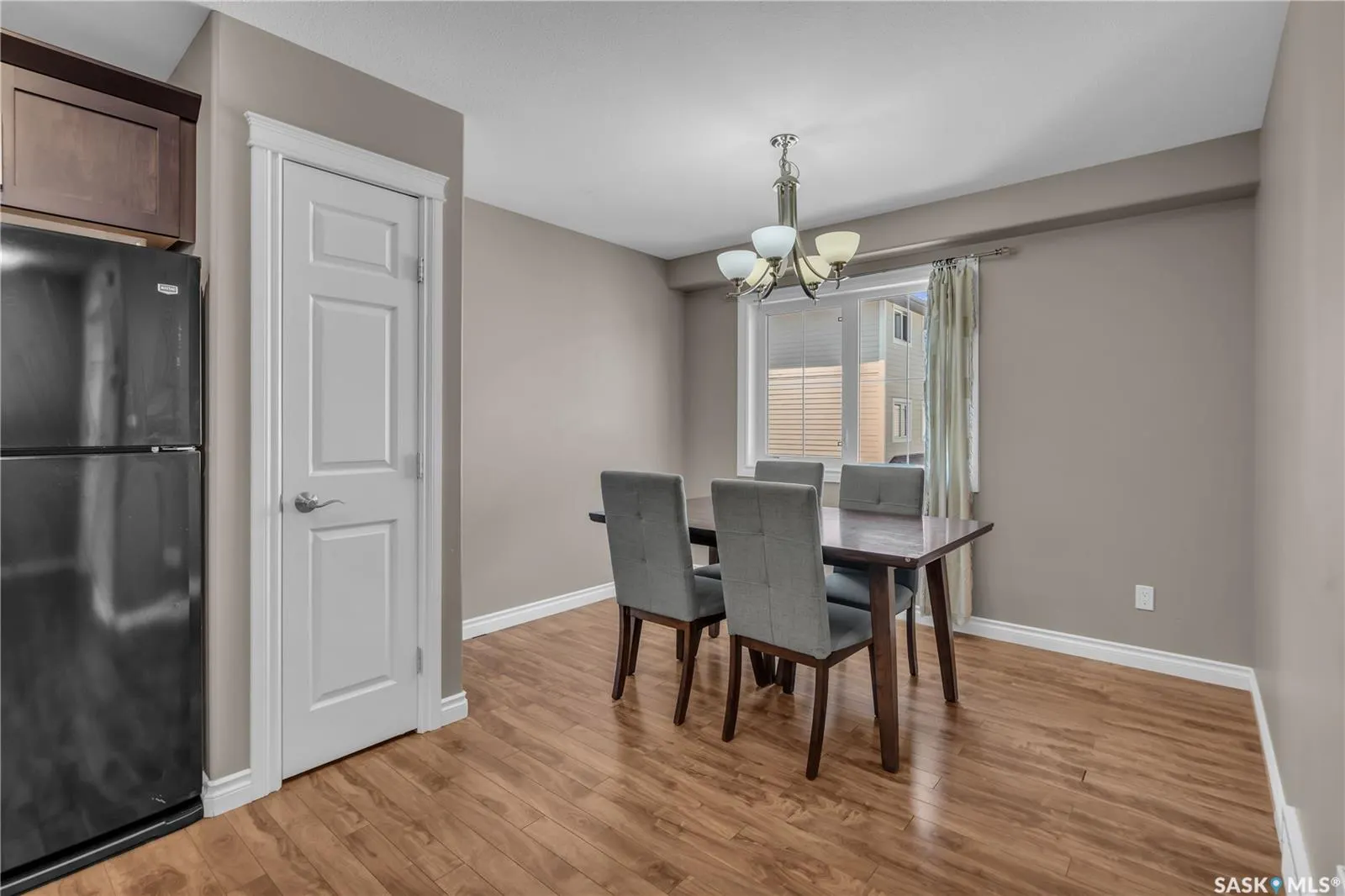 212 Willis CRESCENT, #103